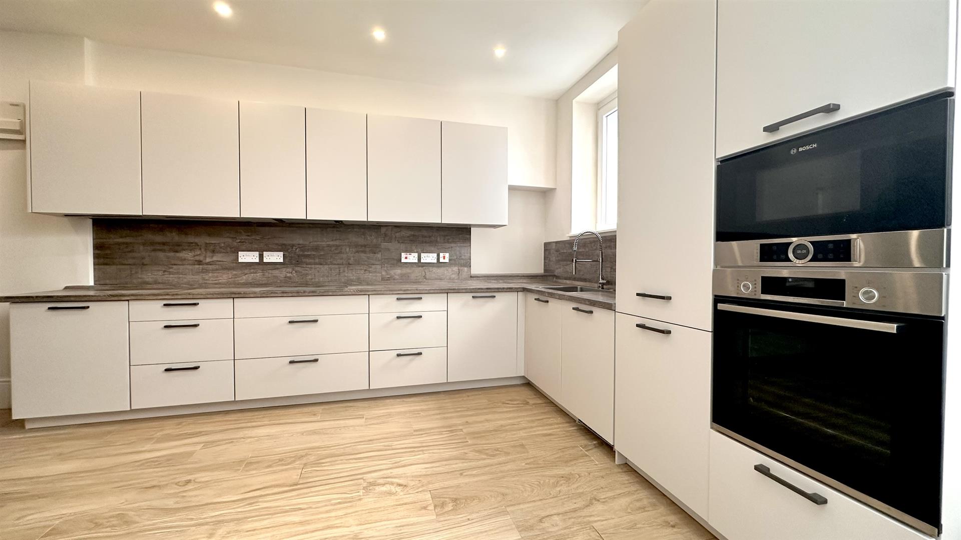 Image of House - 6 Bedrooms - 2 Bathrooms for Rental in Town Area-Gibraltar, Image 3
